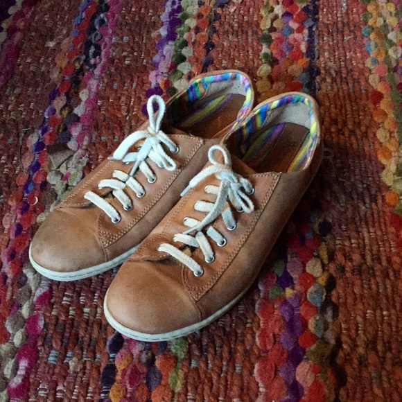 born leather tennis shoes